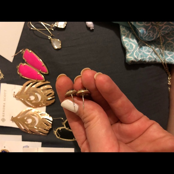 Kendra Scott stud and necklace set - Picture 5 of 8